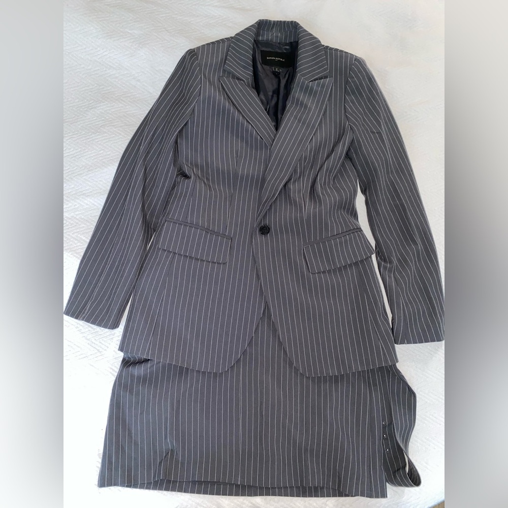 Banana Republic Charcoal Pinstripe Two-Piece Matching Suit